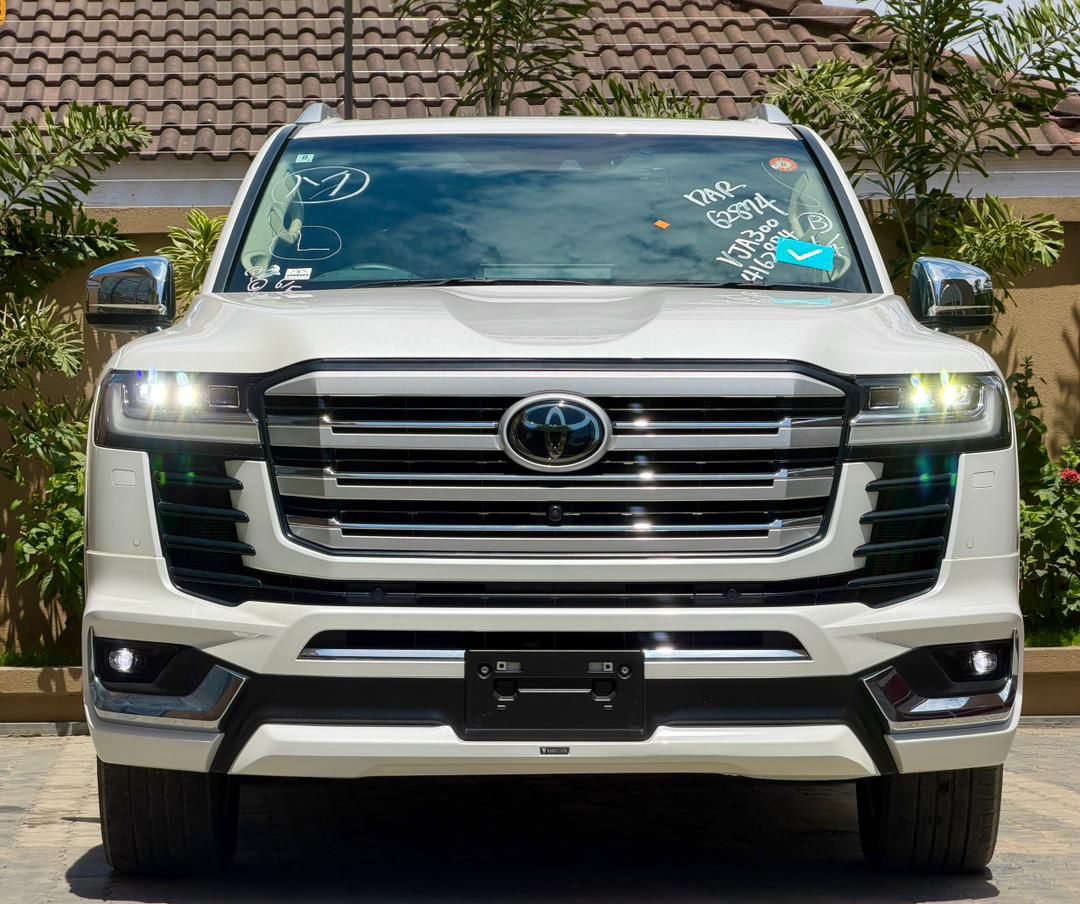 TOYOTA LANDCRUISER LC300
